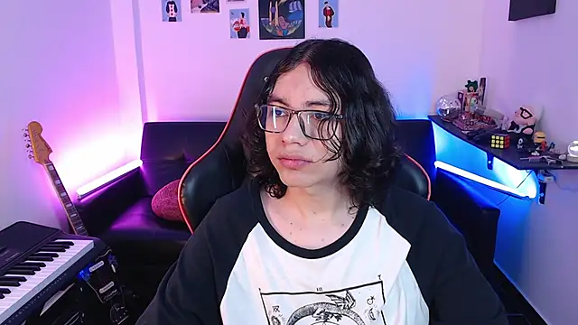 Snapshot of malik_harrison__ chatting on March 18, 2025, 3:33 pm malik harrison   online show from March 18, 2025, 3:33 pm