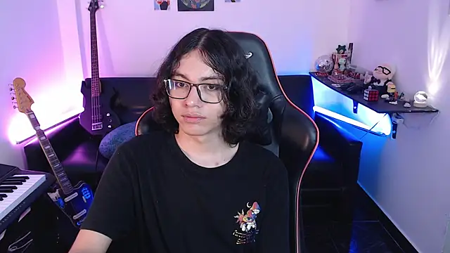 Snapshot of malik_harrison__ chatting on March 9, 2025, 6:11 pm malik harrison   online show from March 9, 2025, 6:11 pm