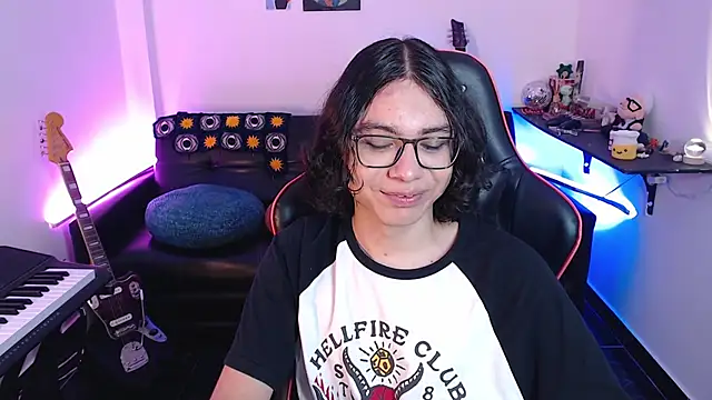 Snapshot of malik_harrison__ chatting on March 15, 2025, 6:54 pm malik harrison   online show from March 15, 2025, 6:54 pm