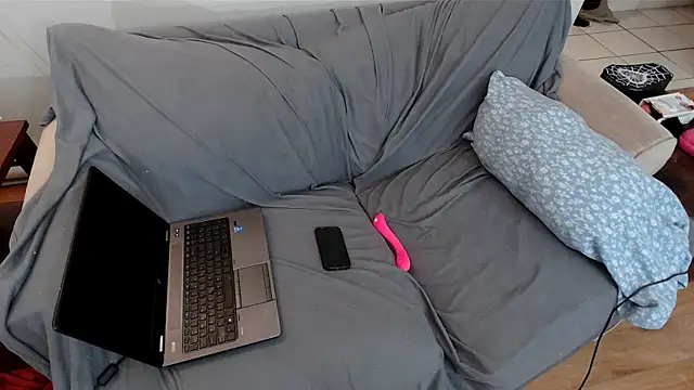 EmoDream1998 online show from February 22, 2025, 1:44 am