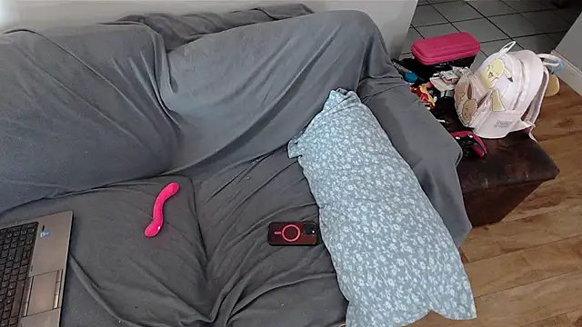 EmoDream1998 online show from March 2, 2025, 5:52 pm