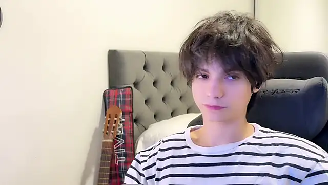 SasukeUhchiaa online show from December 5, 2024, 1:09 am