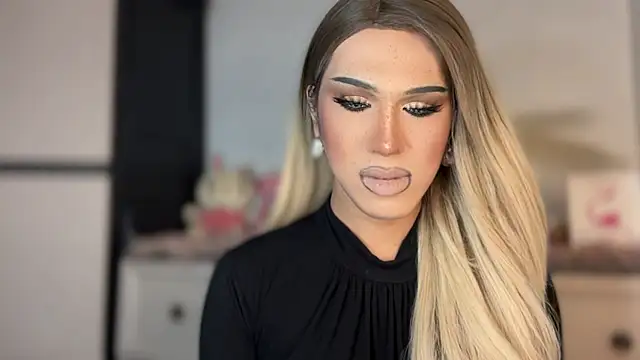 Snapshot of Ts_glamxxxx chatting on February 13, 2026, 12:32 am Ts glamxxxx online show from February 13, 2026, 12:32 am