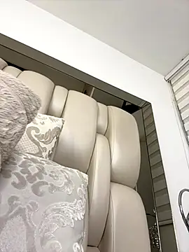 ALISSON FOXXX1 online show from November 7, 2025, 10:57 pm