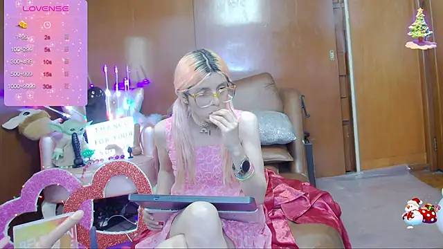 Snapshot of Skinygirl chatting on March 7, 2025, 10:54 pm Skinygirl online show from March 7, 2025, 10:54 pm