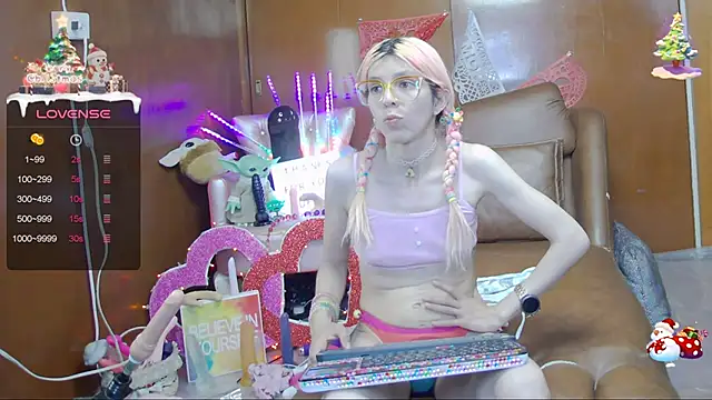 Snapshot of Skinygirl chatting on February 28, 2025, 3:15 am Skinygirl online show from February 28, 2025, 3:15 am