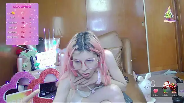 Skinygirl online show from October 17, 2025, 1:09 am