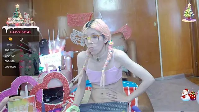 Snapshot of Skinygirl chatting on February 25, 2025, 4:14 am Skinygirl online show from February 25, 2025, 4:14 am
