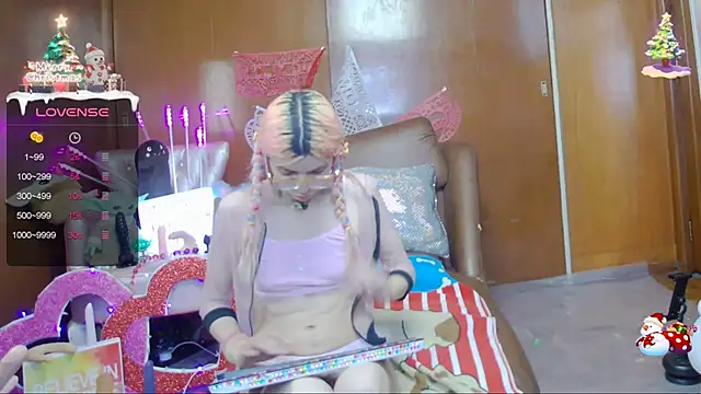 Snapshot of Skinygirl chatting on February 23, 2025, 3:45 am Skinygirl online show from February 23, 2025, 3:45 am