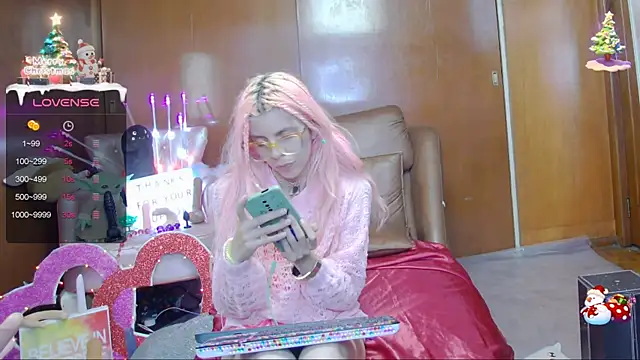 Snapshot of Skinygirl chatting on January 31, 2025, 11:03 pm Skinygirl online show from January 31, 2025, 11:03 pm