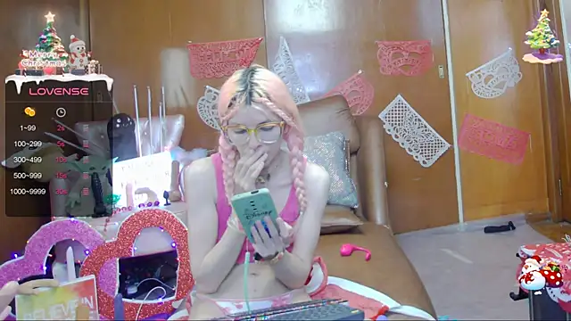 Snapshot of Skinygirl chatting on February 15, 2025, 5:51 am Skinygirl online show from February 15, 2025, 5:51 am