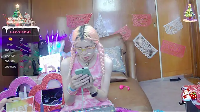 Snapshot of Skinygirl chatting on February 14, 2025, 11:42 pm Skinygirl online show from February 14, 2025, 11:42 pm