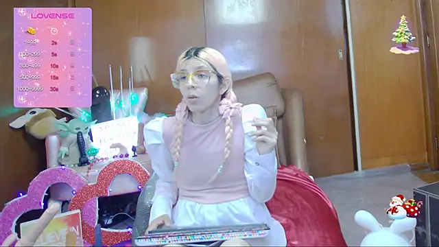 Snapshot of Skinygirl chatting on March 16, 2025, 12:01 am Skinygirl online show from March 16, 2025, 12:01 am