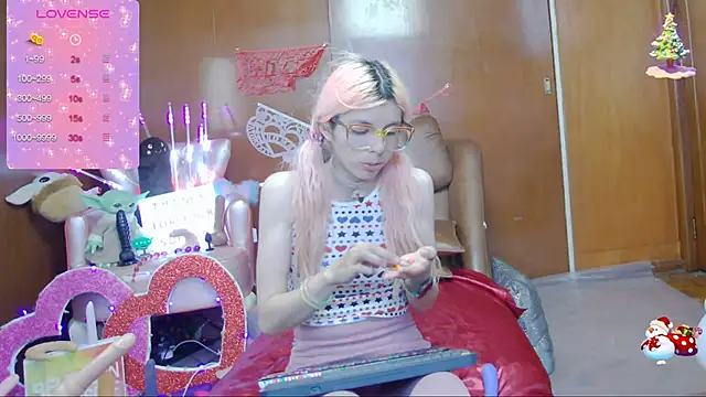 Snapshot of Skinygirl chatting on March 3, 2025, 10:42 pm Skinygirl online show from March 3, 2025, 10:42 pm