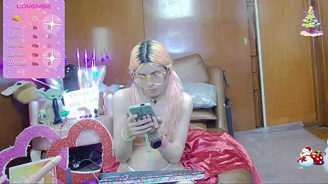 Snapshot of Skinygirl chatting on March 8, 2025, 2:01 am Skinygirl online show from March 8, 2025, 2:01 am