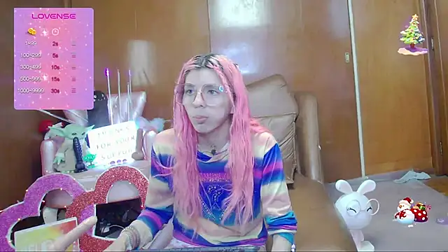 Snapshot of Skinygirl chatting on September 18, 2025, 12:57 am Skinygirl online show from September 18, 2025, 12:57 am