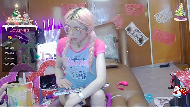 Snapshot of Skinygirl chatting on February 14, 2025, 2:50 am Skinygirl online show from February 14, 2025, 2:50 am