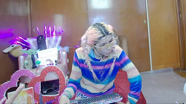 Snapshot of Skinygirl chatting on March 10, 2025, 1:01 am Skinygirl online show from March 10, 2025, 1:01 am