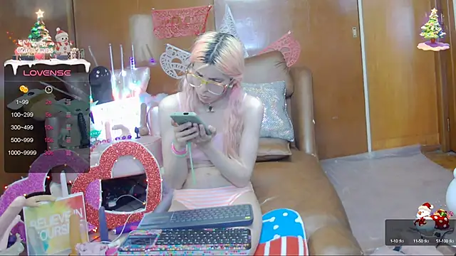 Snapshot of Skinygirl chatting on February 26, 2025, 2:19 am Skinygirl online show from February 26, 2025, 2:19 am