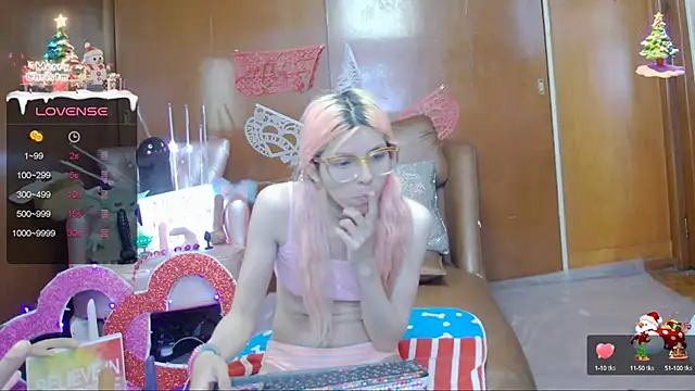Snapshot of Skinygirl chatting on February 25, 2025, 11:15 pm Skinygirl online show from February 25, 2025, 11:15 pm