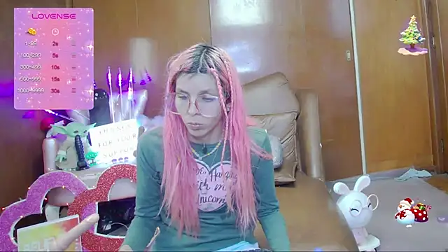 Snapshot of Skinygirl chatting on September 25, 2025, 1:33 am Skinygirl online show from September 25, 2025, 1:33 am