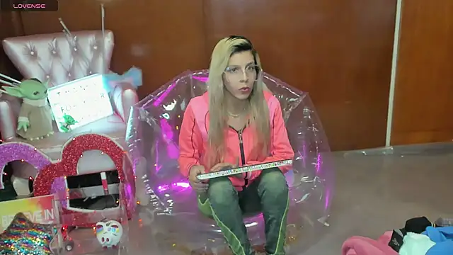 Skinygirl online show from March 5, 2026, 12:29 am