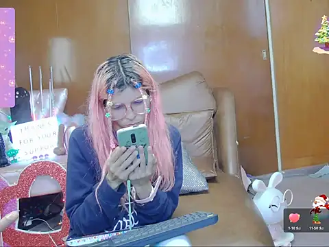 Skinygirl online show from October 19, 2025, 2:03 am