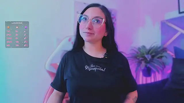 lucy neil online show from December 17, 2025, 2:38 am