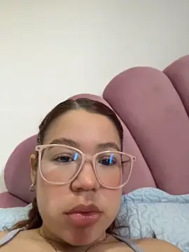 Snapshot of Lucyklein2022 chatting on April 14, 2026, 4:01 pm Lucyklein2022 online show from April 14, 2026, 4:01 pm