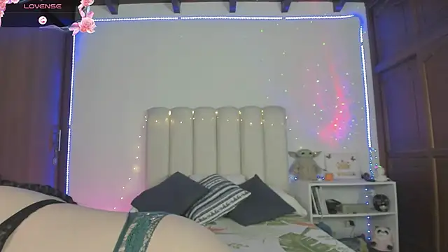 Snapshot of yelenaowens chatting on June 2, 2026, 1:27 am yelenaowens online show from June 2, 2026, 1:27 am