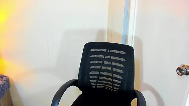 FuckDollNicky online show from December 18, 2025, 2:54 pm