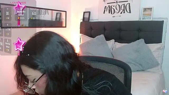 vaness weet online show from October 11, 2025, 7:37 pm