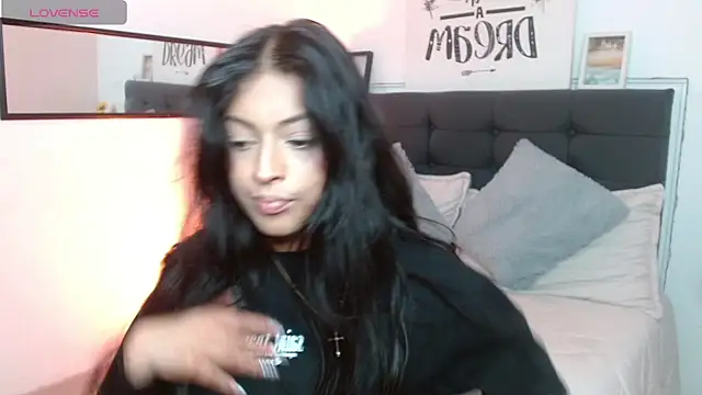 vaness weet online show from October 15, 2025, 8:17 pm