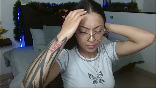 Snapshot of vaness_weet chatting on December 21, 2025, 8:42 pm vaness weet online show from December 21, 2025, 8:42 pm