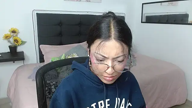 Snapshot of vaness_weet chatting on February 22, 2026, 7:48 pm vaness weet online show from February 22, 2026, 7:48 pm