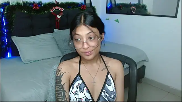 Snapshot of vaness_weet chatting on December 13, 2025, 8:04 pm vaness weet online show from December 13, 2025, 8:04 pm