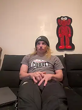 Snapshot of trippyski chatting on January 2, 2025, 11:20 am trippyski online show from January 2, 2025, 11:20 am