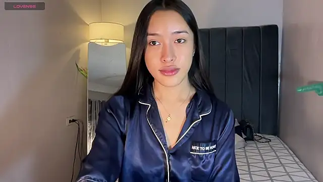 Snapshot of wiggle_nibble chatting on December 16, 2025, 6:45 pm wiggle nibble online show from December 16, 2025, 6:45 pm