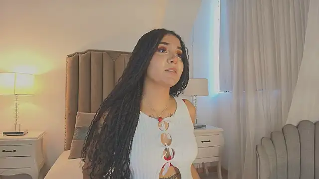 Emma Torres   online show from September 29, 2025, 12:11 pm