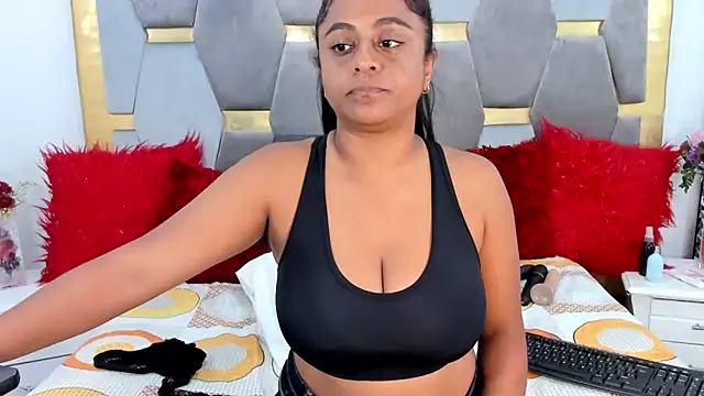 Snapshot of BellaKarla chatting on January 24, 2025, 11:12 pm BellaKarla online show from January 24, 2025, 11:12 pm