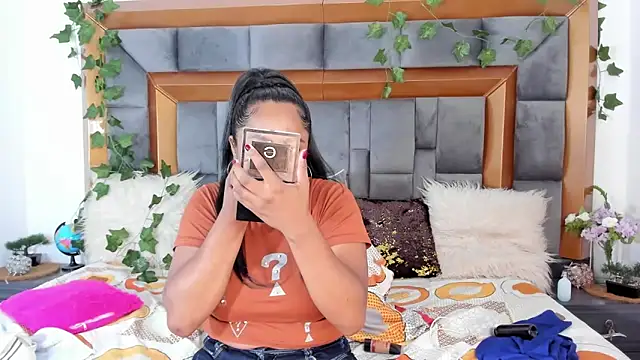 Snapshot of BellaKarla chatting on March 10, 2025, 7:50 pm BellaKarla online show from March 10, 2025, 7:50 pm