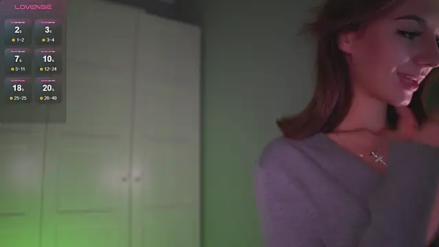 -JuicyMolly- online show from October 28, 2025, 4:28 pm