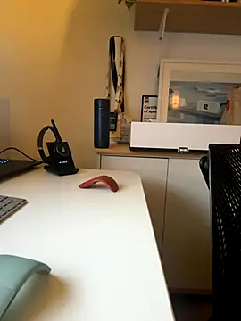 GrowHuge online show from November 3, 2025, 1:58 pm