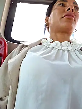 Doll Loren online show from October 24, 2025, 2:05 pm