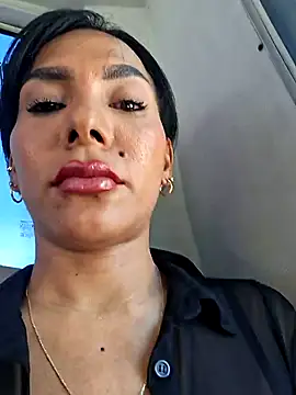 Doll Loren online show from July 7, 2026, 5:05 pm