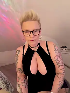 German Milf online show from February 25, 2026, 1:33 pm