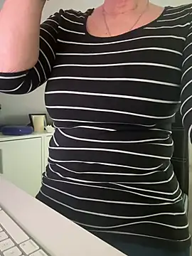 Snapshot of German_Milf chatting on February 28, 2025, 10:20 am German Milf online show from February 28, 2025, 10:20 am
