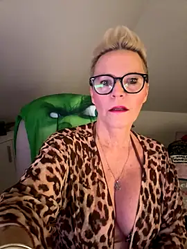 German Milf online show from November 29, 2025, 2:06 pm