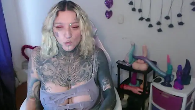 SLOPPYTITSS online show from April 7, 2026, 10:44 pm