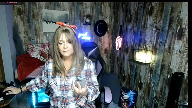 cowgirlc online show from November 12, 2025, 2:59 am